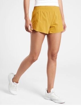 Plus ATHLETA Hustle 3” Shorts Green Yellow Chartreuse Run Hike Walk Workout